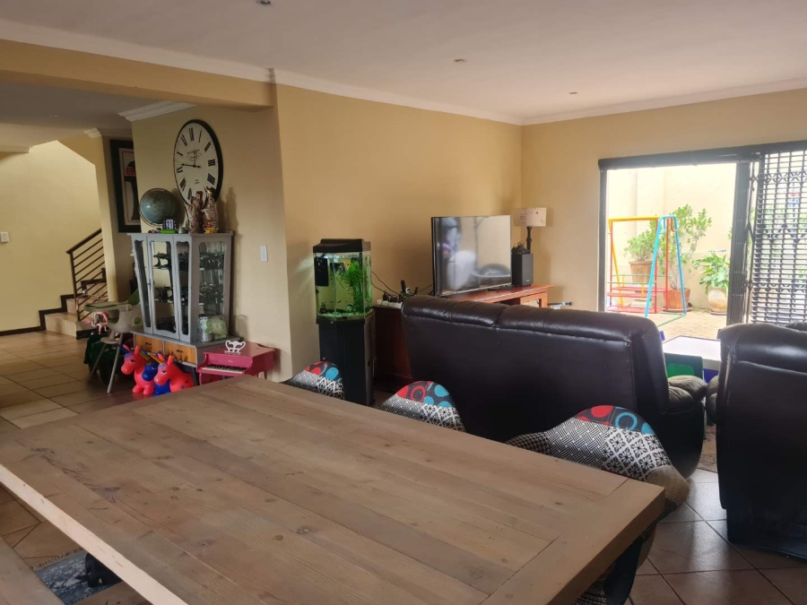 3 Bedroom Property for Sale in Roodekrans Gauteng