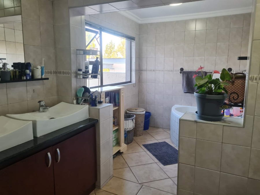 3 Bedroom Property for Sale in Roodekrans Gauteng