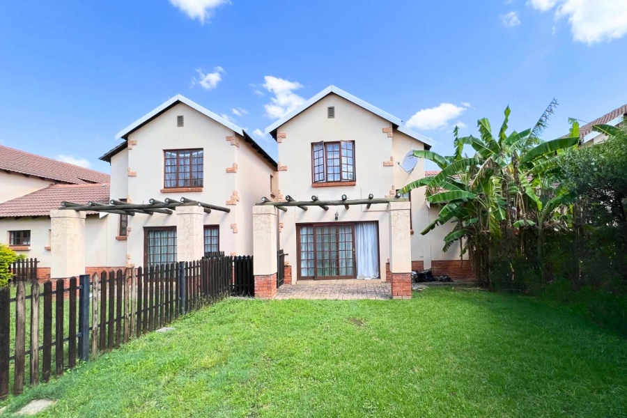 2 Bedroom Property for Sale in Montana Tuine Gauteng