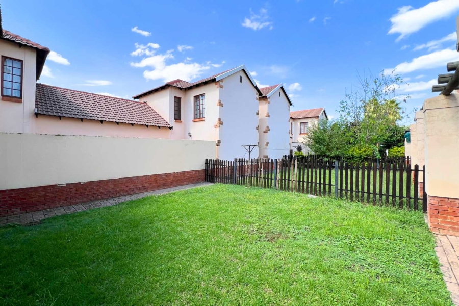 2 Bedroom Property for Sale in Montana Tuine Gauteng