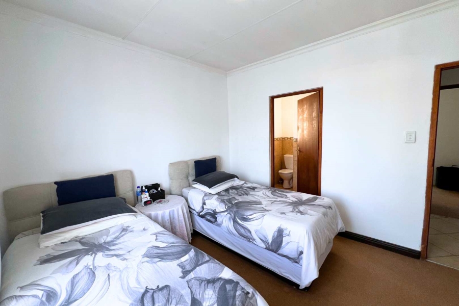 2 Bedroom Property for Sale in Montana Tuine Gauteng