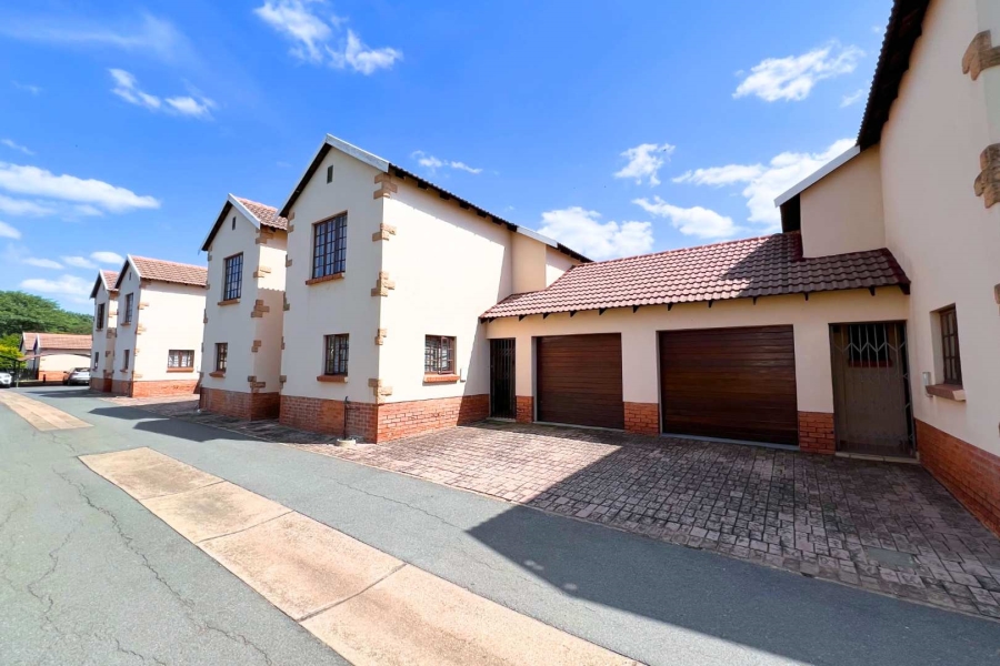 2 Bedroom Property for Sale in Montana Tuine Gauteng