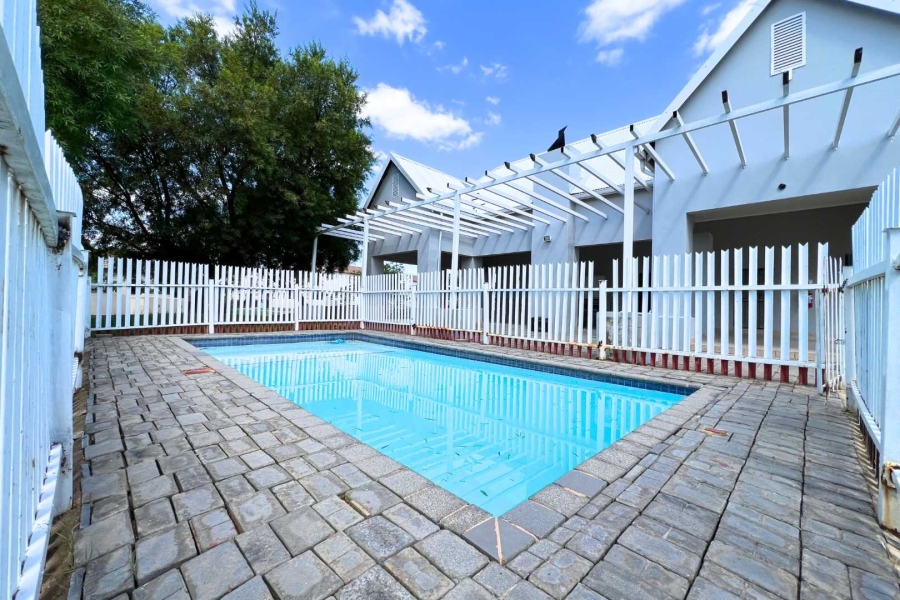 2 Bedroom Property for Sale in Montana Tuine Gauteng