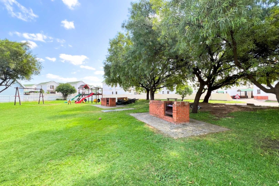 2 Bedroom Property for Sale in Montana Tuine Gauteng