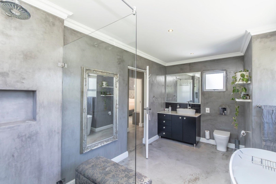 4 Bedroom Property for Sale in Waterfall Country Estate Gauteng