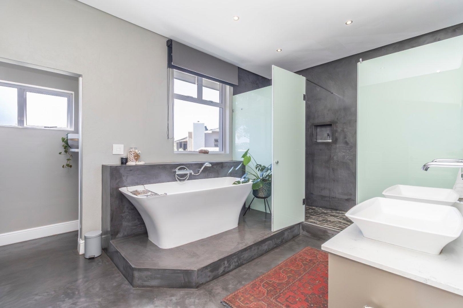 4 Bedroom Property for Sale in Waterfall Country Estate Gauteng