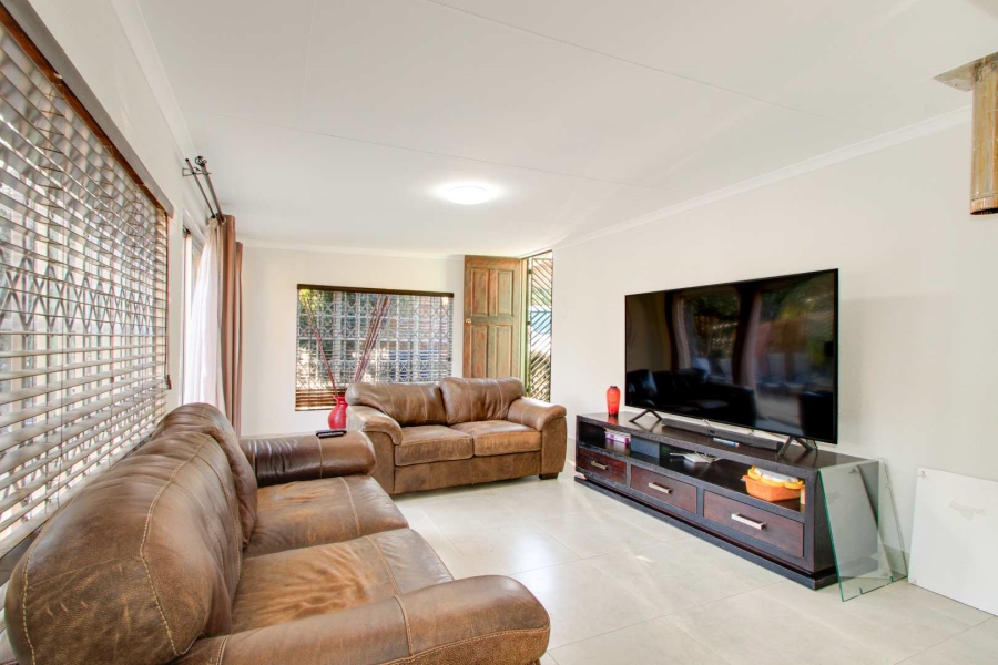 3 Bedroom Property for Sale in Wilgeheuwel Gauteng