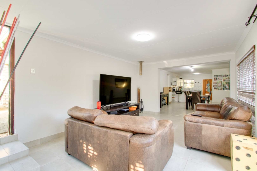 3 Bedroom Property for Sale in Wilgeheuwel Gauteng