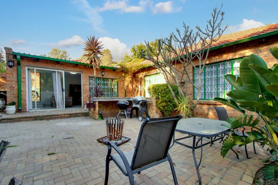 3 Bedroom Property for Sale in Wilgeheuwel Gauteng