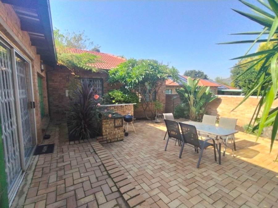 3 Bedroom Property for Sale in Wilgeheuwel Gauteng