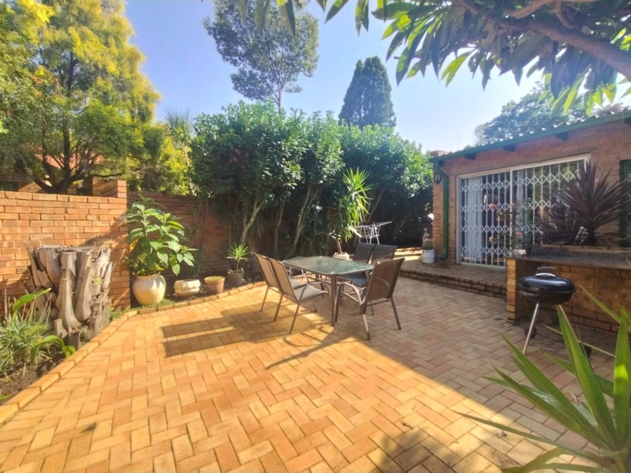 3 Bedroom Property for Sale in Wilgeheuwel Gauteng