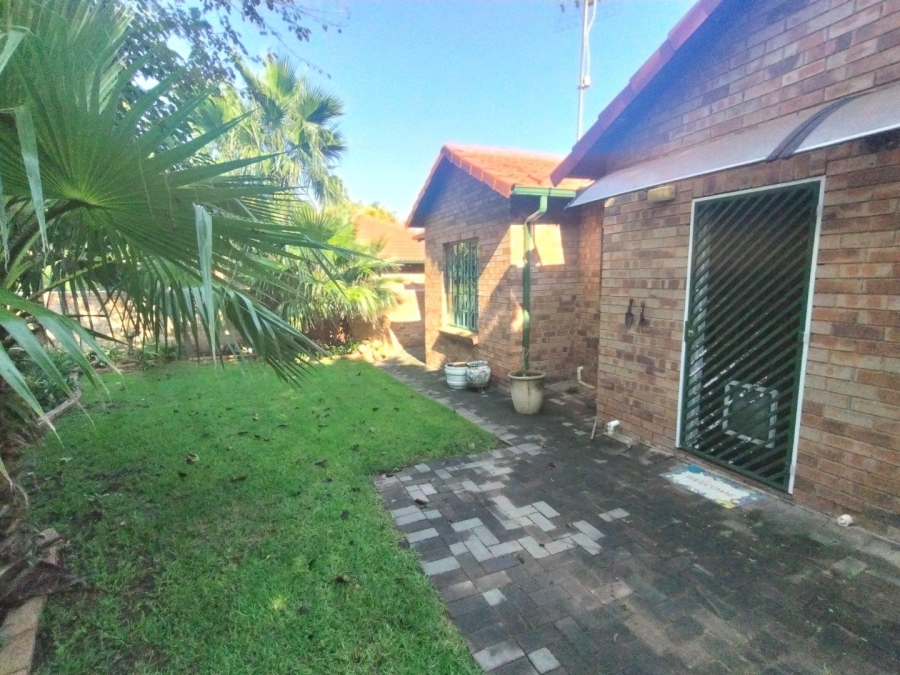3 Bedroom Property for Sale in Wilgeheuwel Gauteng