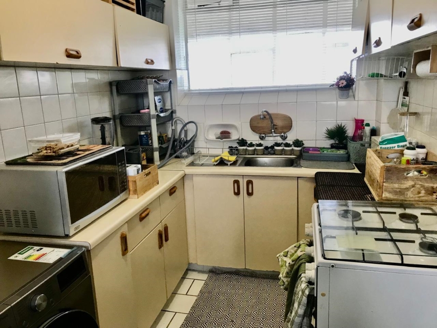 To Let 1 Bedroom Property for Rent in Illovo Gauteng