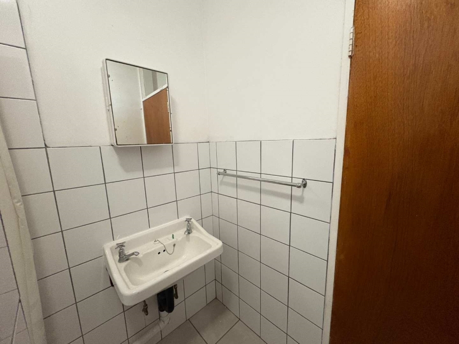 To Let 2 Bedroom Property for Rent in Constantia Kloof Gauteng