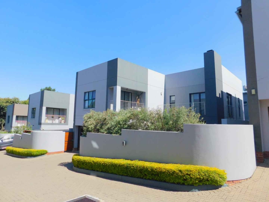 To Let 4 Bedroom Property for Rent in Bryanston Gauteng