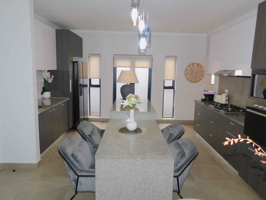 To Let 4 Bedroom Property for Rent in Bryanston Gauteng