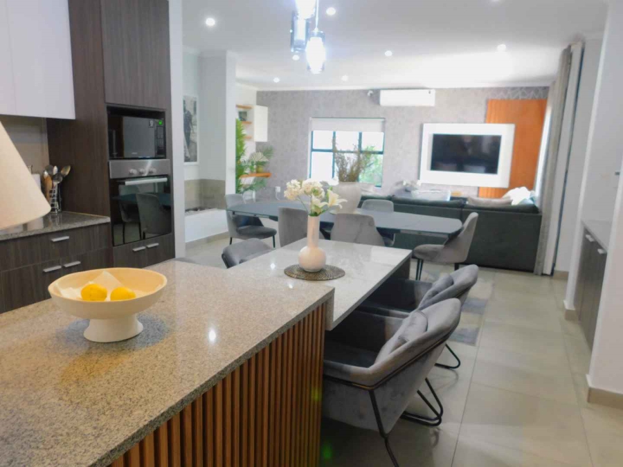 To Let 4 Bedroom Property for Rent in Bryanston Gauteng