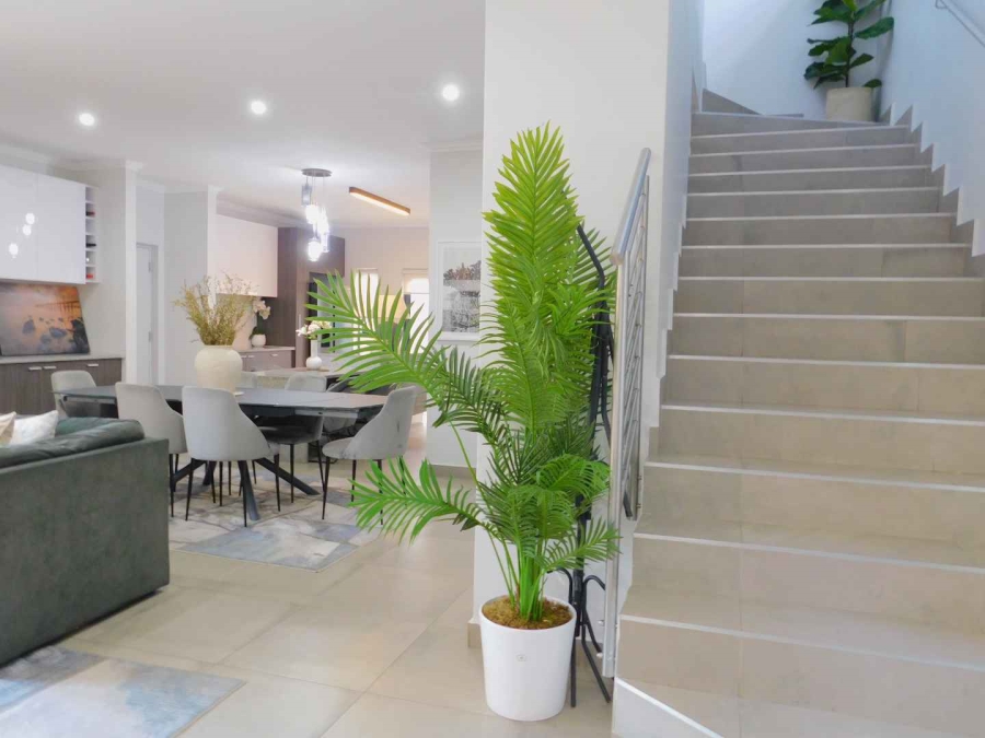 To Let 4 Bedroom Property for Rent in Bryanston Gauteng