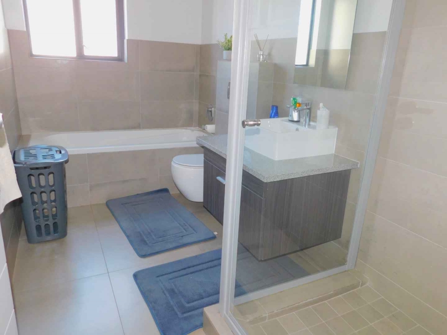 To Let 4 Bedroom Property for Rent in Bryanston Gauteng