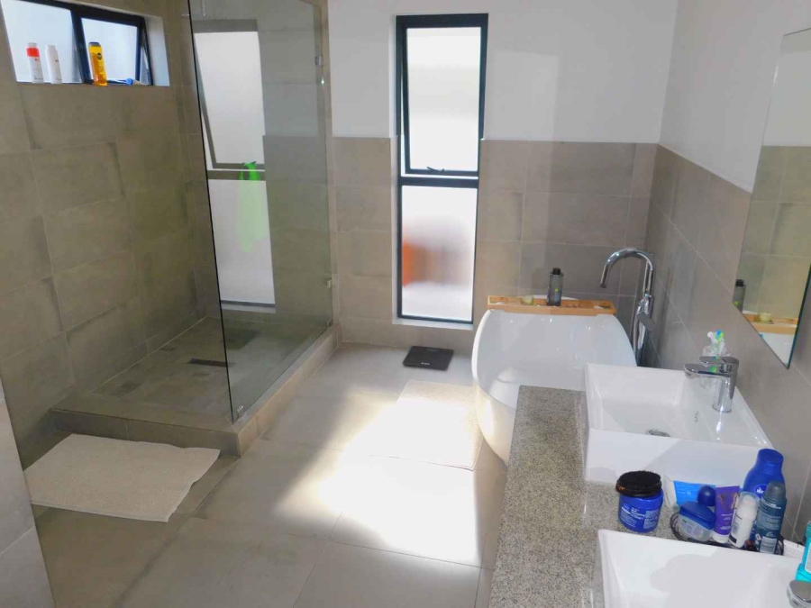 To Let 4 Bedroom Property for Rent in Bryanston Gauteng