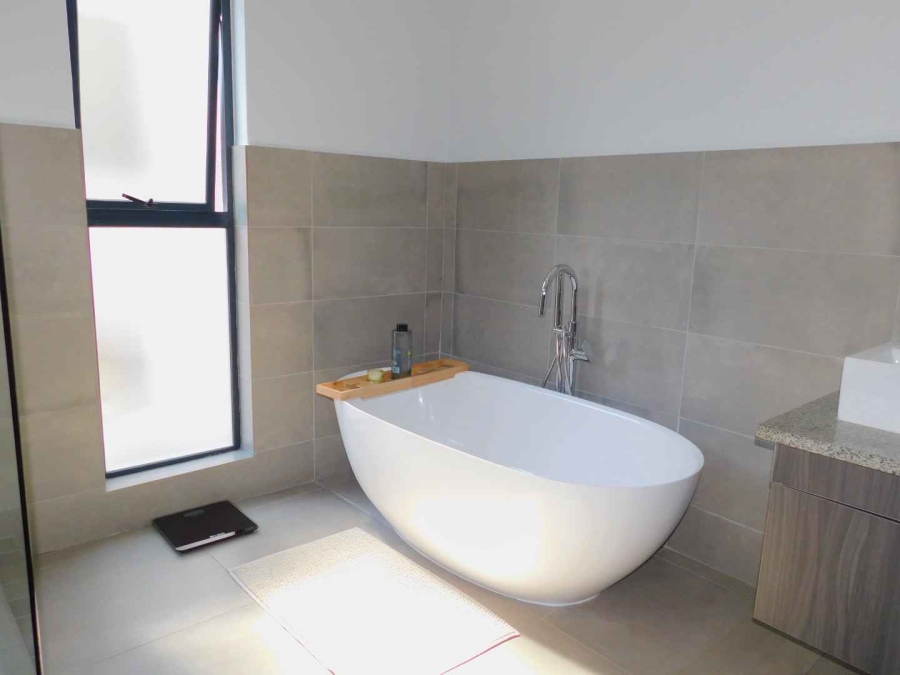 To Let 4 Bedroom Property for Rent in Bryanston Gauteng