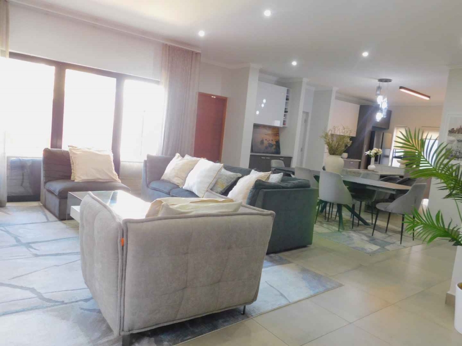 To Let 4 Bedroom Property for Rent in Bryanston Gauteng