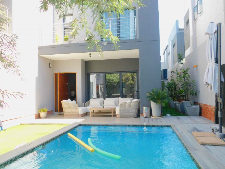 To Let 4 Bedroom Property for Rent in Bryanston Gauteng