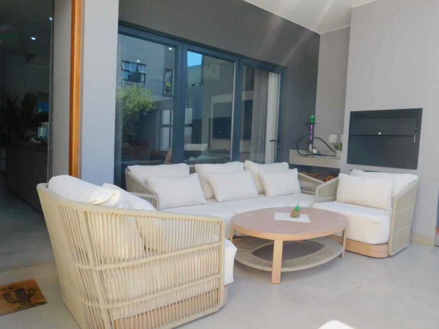 To Let 4 Bedroom Property for Rent in Bryanston Gauteng