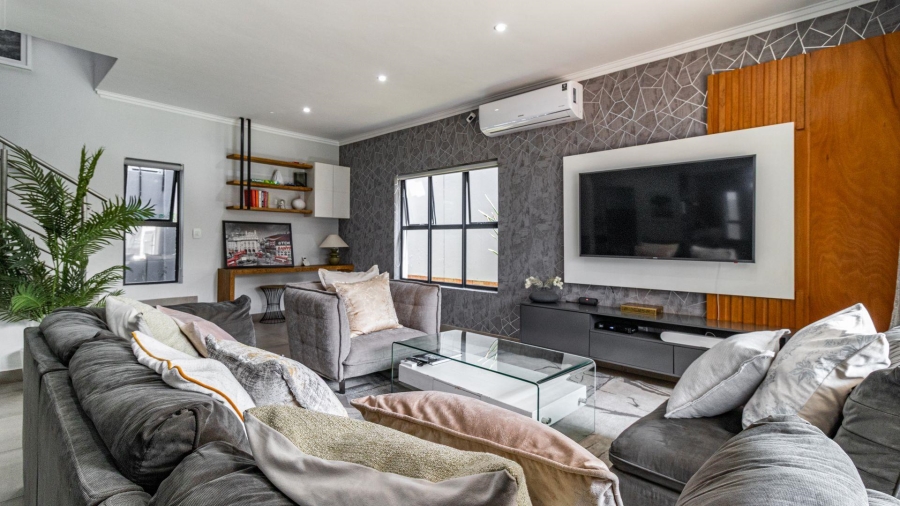 To Let 4 Bedroom Property for Rent in Bryanston Gauteng