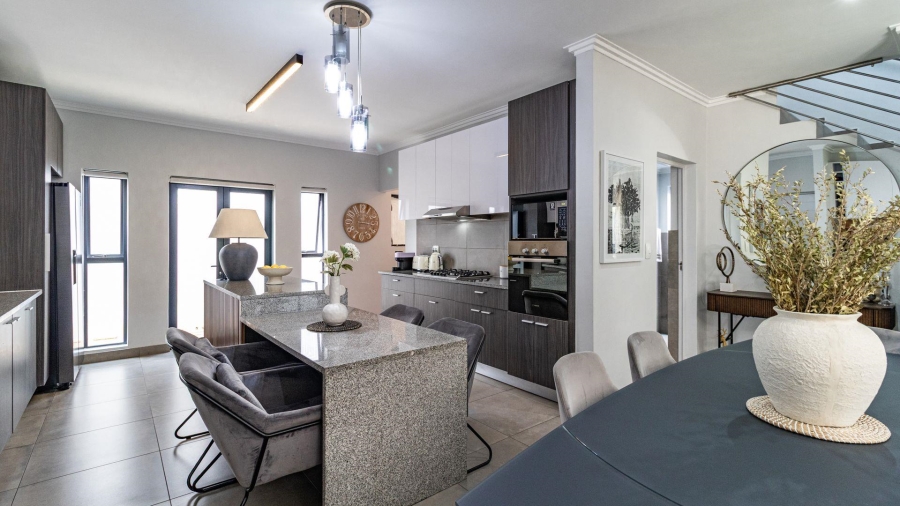 To Let 4 Bedroom Property for Rent in Bryanston Gauteng