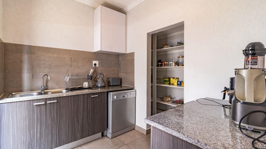 To Let 4 Bedroom Property for Rent in Bryanston Gauteng