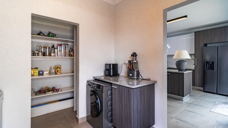 To Let 4 Bedroom Property for Rent in Bryanston Gauteng