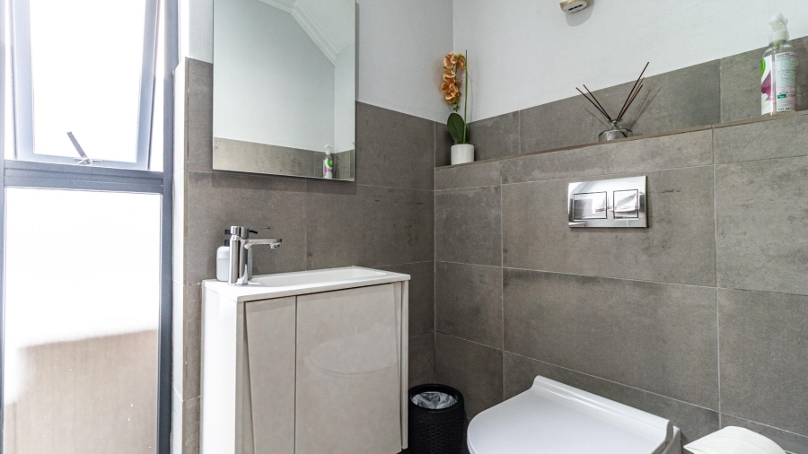 To Let 4 Bedroom Property for Rent in Bryanston Gauteng