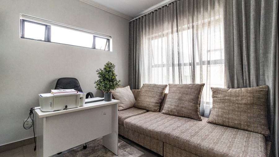 To Let 4 Bedroom Property for Rent in Bryanston Gauteng