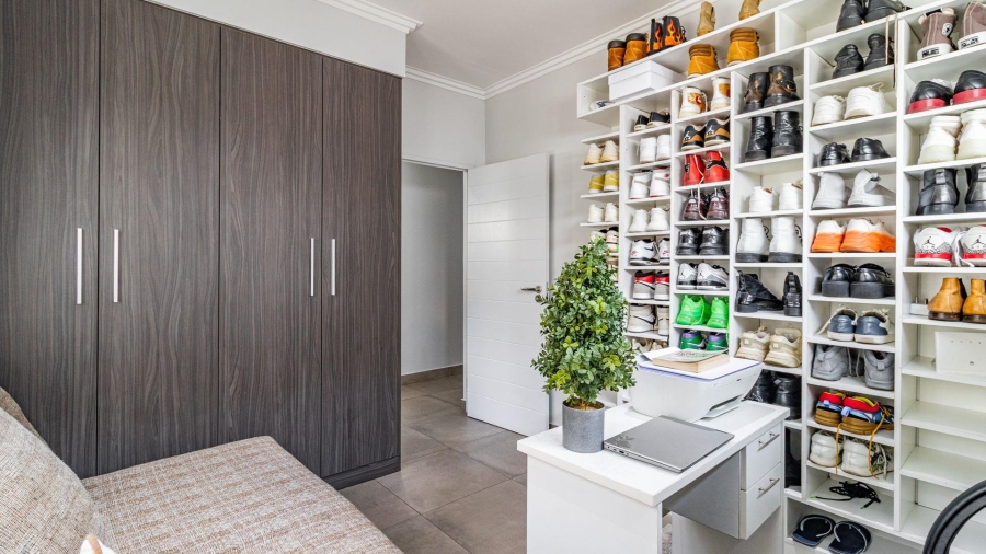 To Let 4 Bedroom Property for Rent in Bryanston Gauteng