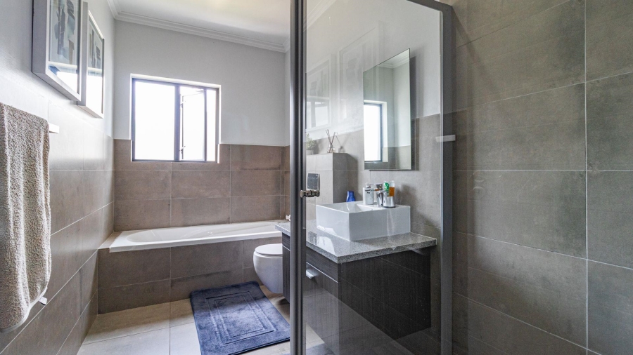 To Let 4 Bedroom Property for Rent in Bryanston Gauteng