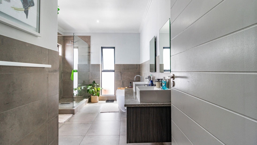 To Let 4 Bedroom Property for Rent in Bryanston Gauteng