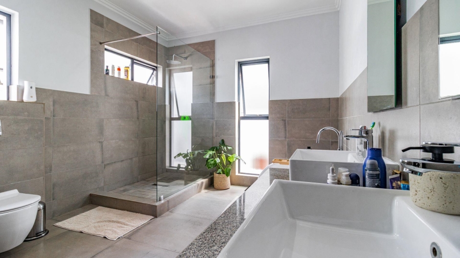 To Let 4 Bedroom Property for Rent in Bryanston Gauteng