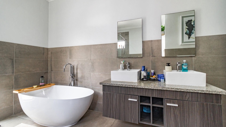 To Let 4 Bedroom Property for Rent in Bryanston Gauteng