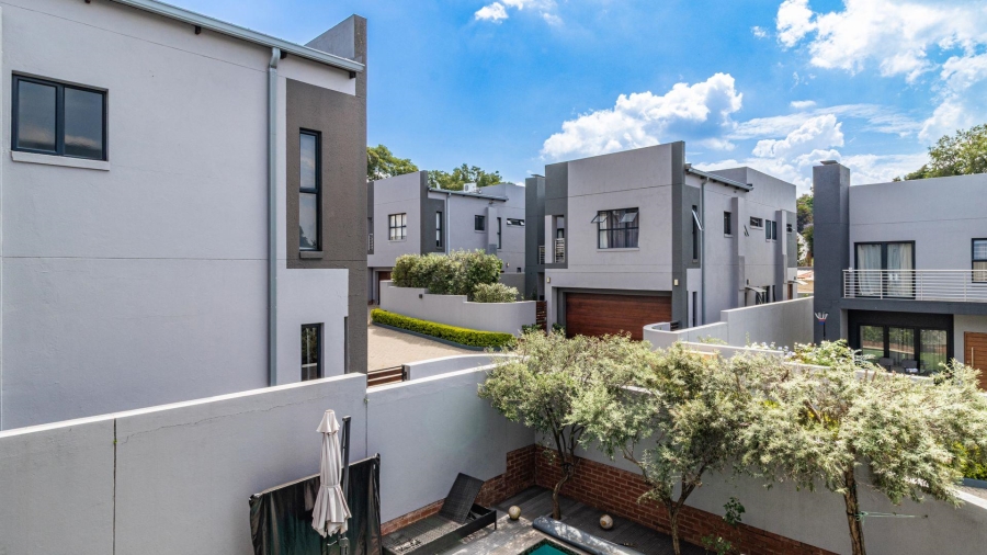 To Let 4 Bedroom Property for Rent in Bryanston Gauteng