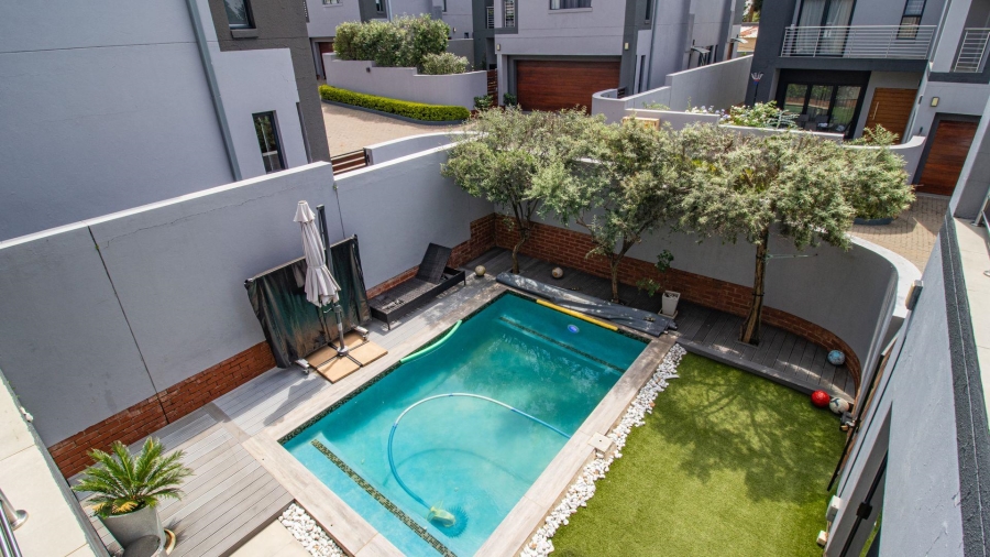 To Let 4 Bedroom Property for Rent in Bryanston Gauteng