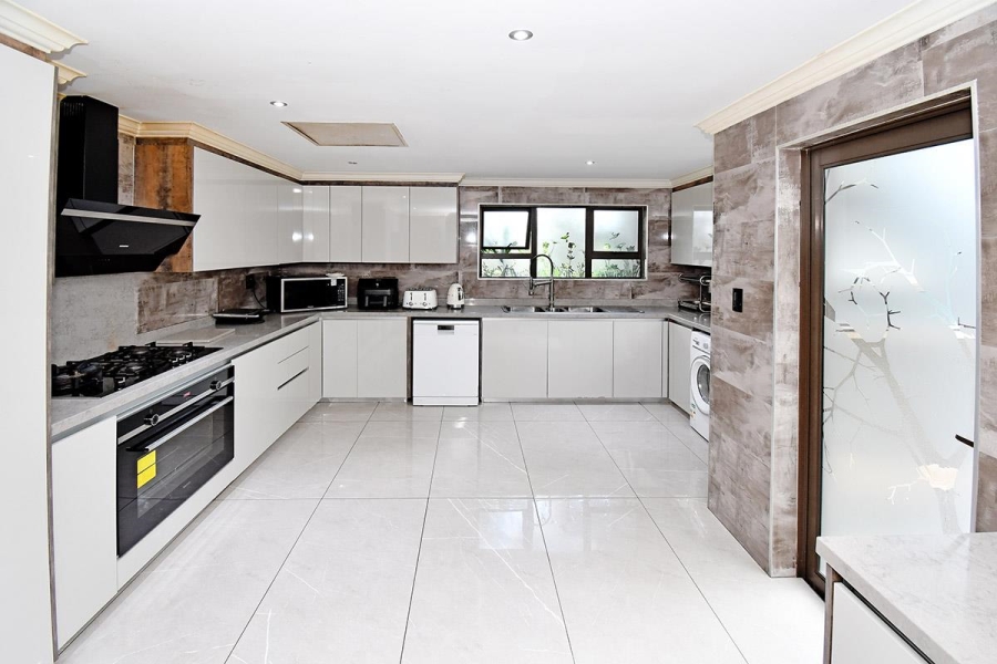 5 Bedroom Property for Sale in Blue Valley Golf Estate Gauteng