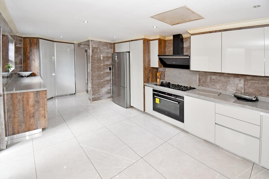 5 Bedroom Property for Sale in Blue Valley Golf Estate Gauteng