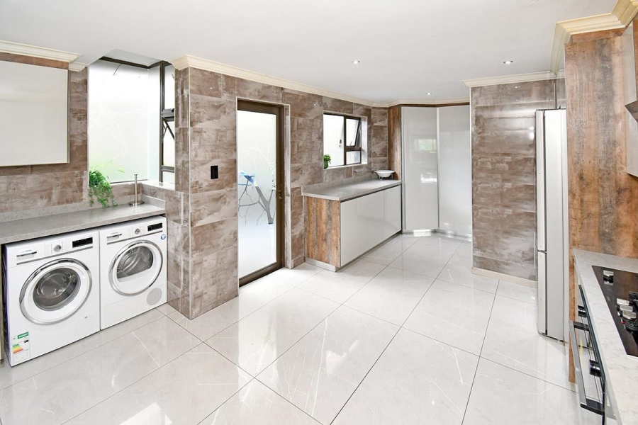 5 Bedroom Property for Sale in Blue Valley Golf Estate Gauteng