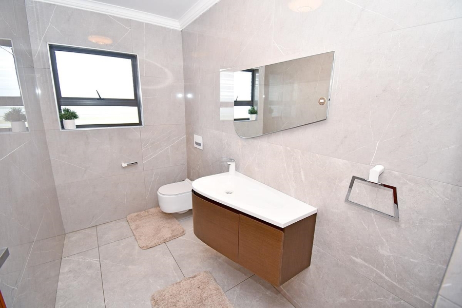 5 Bedroom Property for Sale in Blue Valley Golf Estate Gauteng