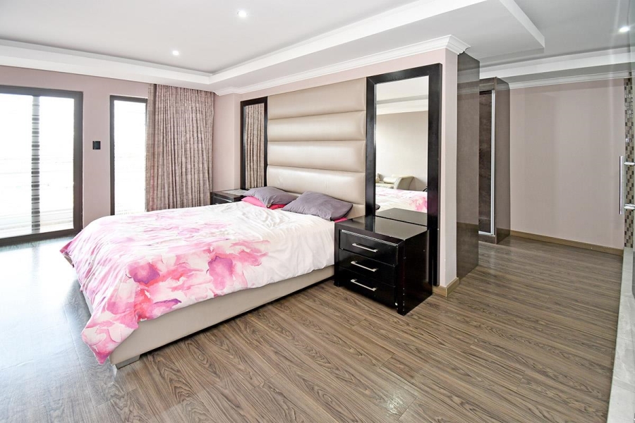 5 Bedroom Property for Sale in Blue Valley Golf Estate Gauteng