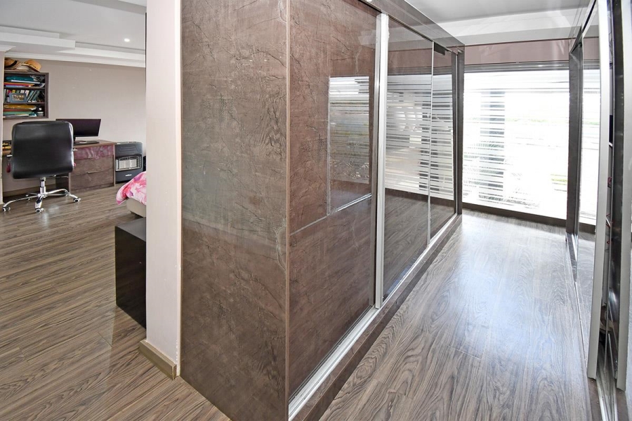 5 Bedroom Property for Sale in Blue Valley Golf Estate Gauteng