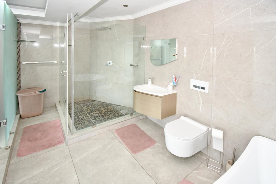 5 Bedroom Property for Sale in Blue Valley Golf Estate Gauteng