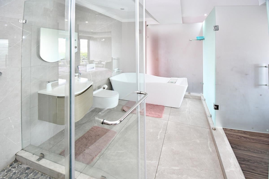 5 Bedroom Property for Sale in Blue Valley Golf Estate Gauteng