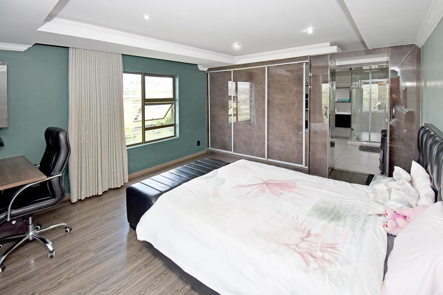 5 Bedroom Property for Sale in Blue Valley Golf Estate Gauteng